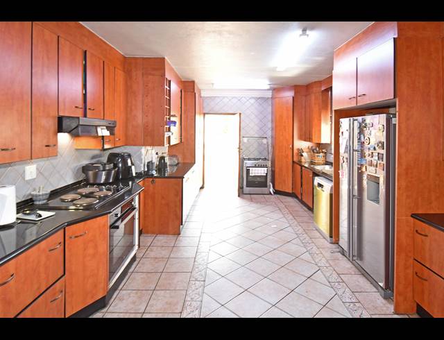 4 BEDROOM HOUSE FOR SALE IN MAYFAIR WEST